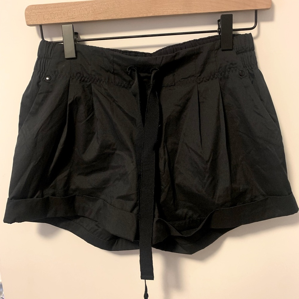 Lululemon Shorts Black Size 6